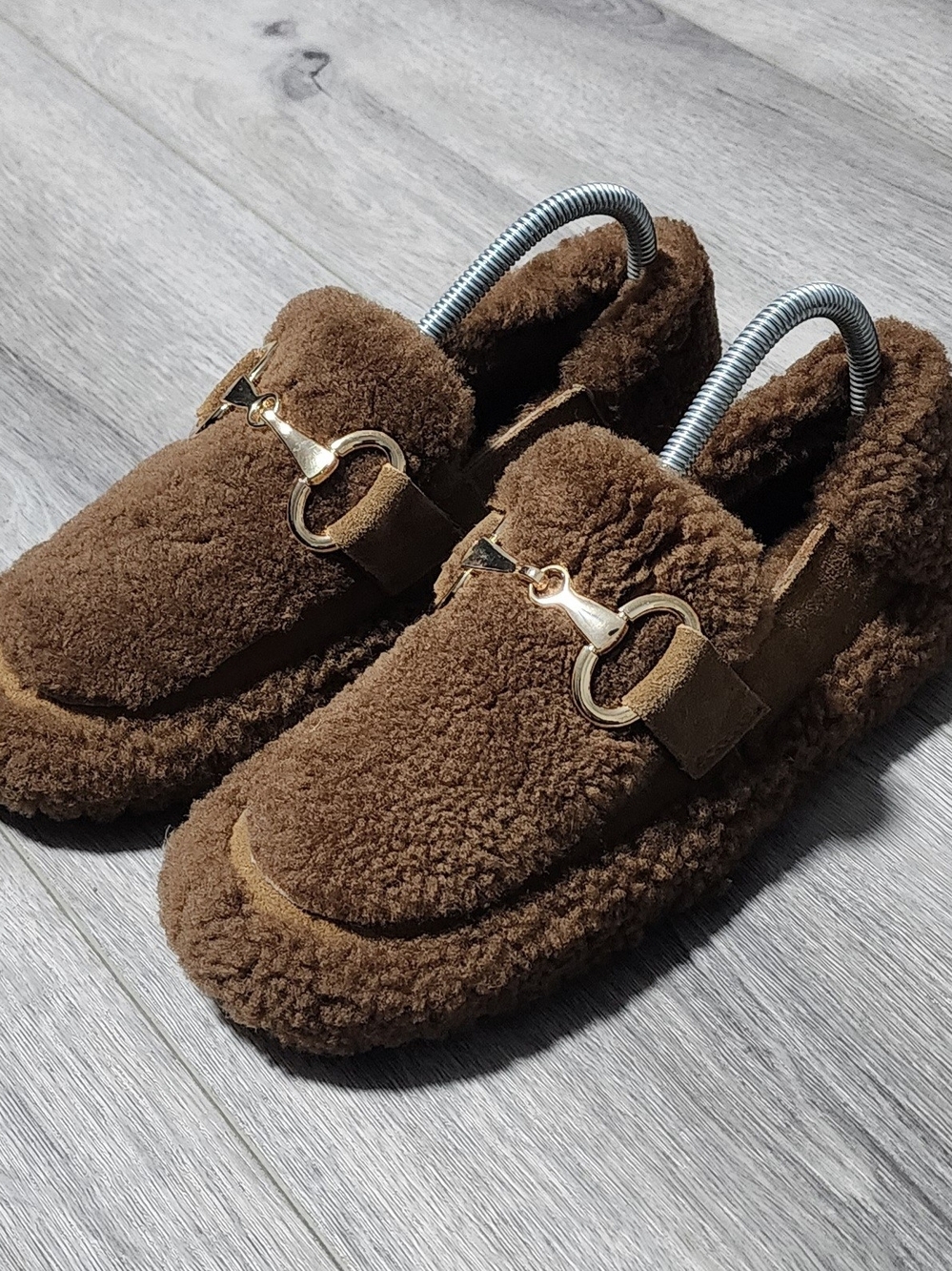NWOB UGG Brown Chocolate Suede Slippers W/ Sheepskin Lining Womens Size 7